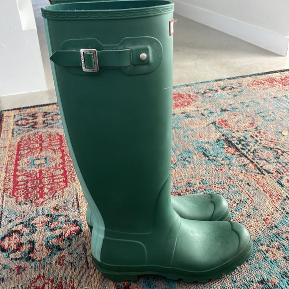 Knee high dark green Hunter boots. Worn, but still in great condition. Size 9. - Picture 3 of 3